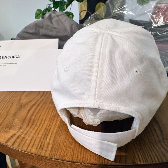 NWT Balenciaga Cap in White Size L 58cm - Picture 3 of 5